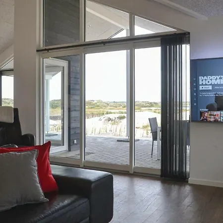 Dom wakacyjny Four-bedroom Holiday In Oksbøl