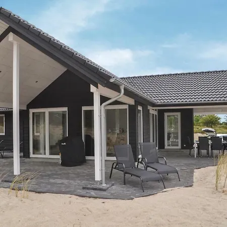 Dom wakacyjny Four-bedroom Holiday In